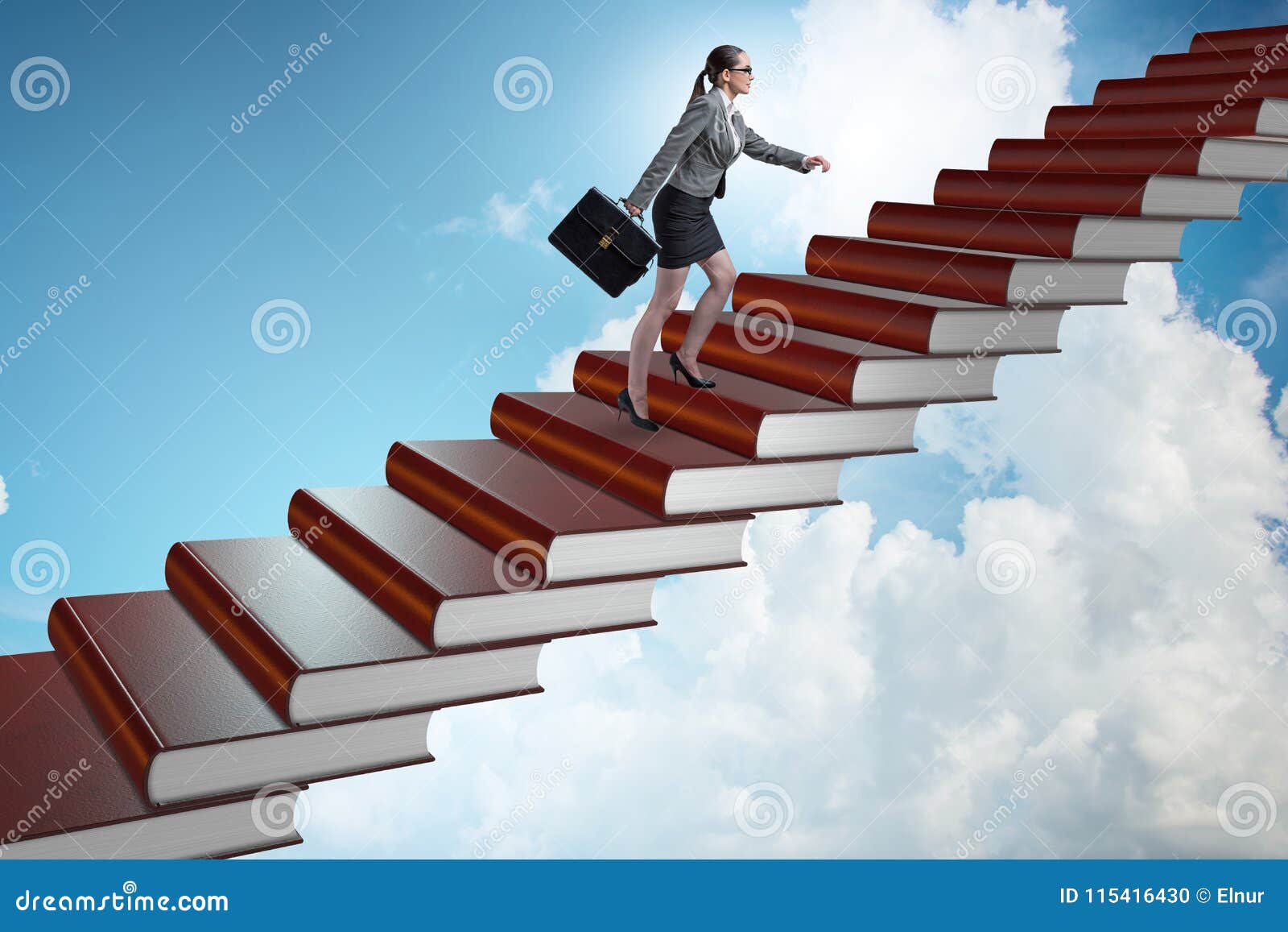 Вам нужно подняться по лестнице. Ступеньки на вершину. Ступеньки карьерного роста. Студент поднимается по лестнице. Лидер по ступенькам.