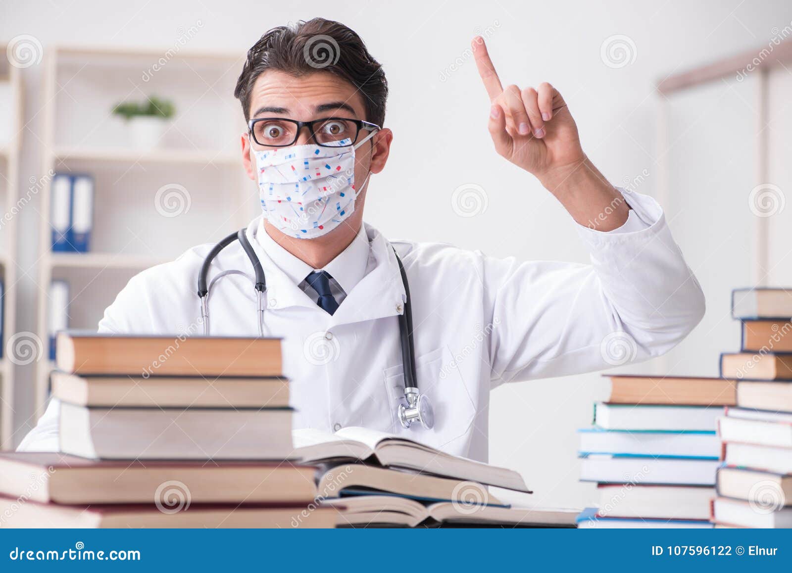 Exam kz. Стресс студента медика. Студенты медики. Студент медик с книгами. Задумчивый студент медик.
