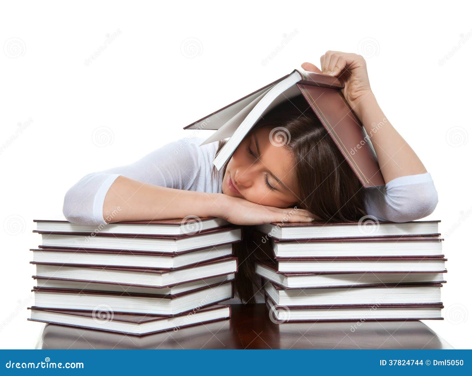 Сон стопка. Девушка со стопкой книг. Человек лежит с книгой.