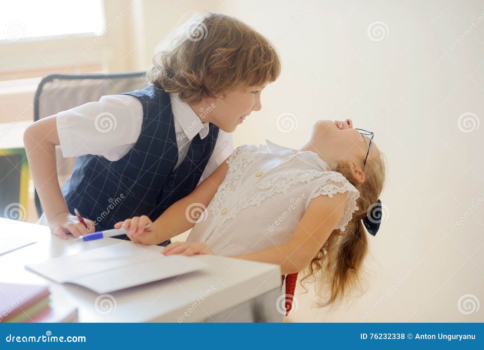 После школы девочка занимается. Утро школьницы. После школы девочка занимается. После школы девочка занимается. После школы девочка занимается.