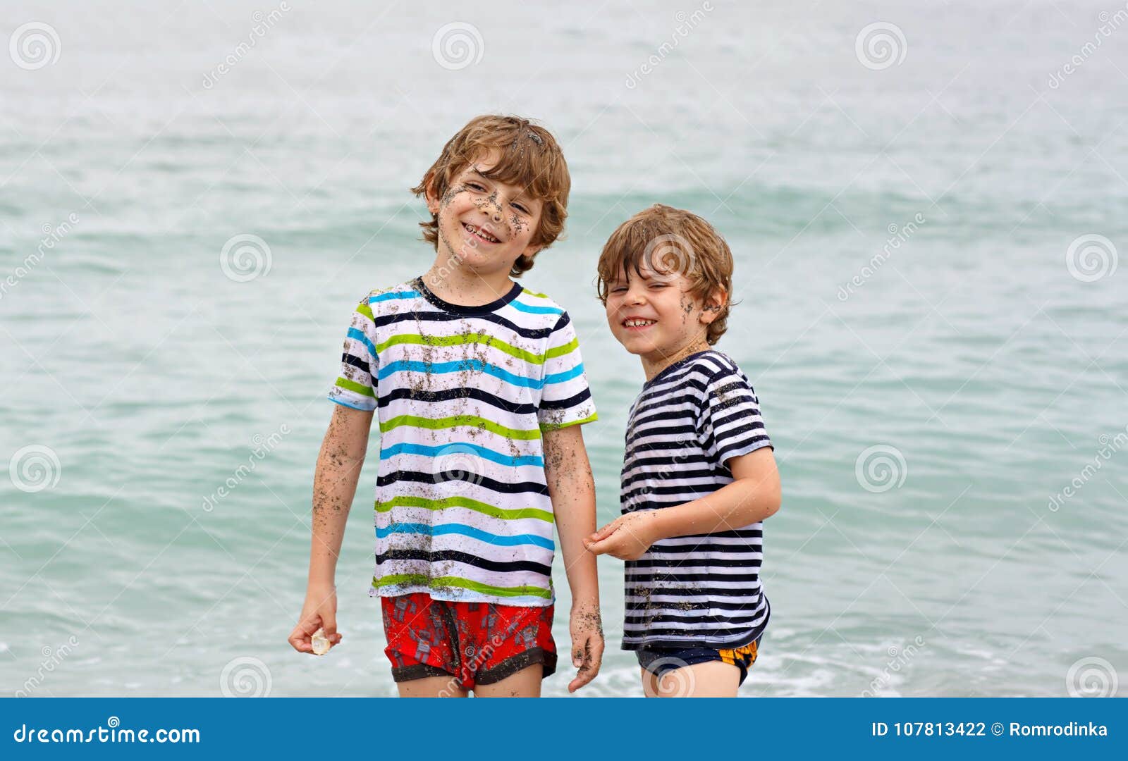 порно маленькие мальчики пляж фото 104