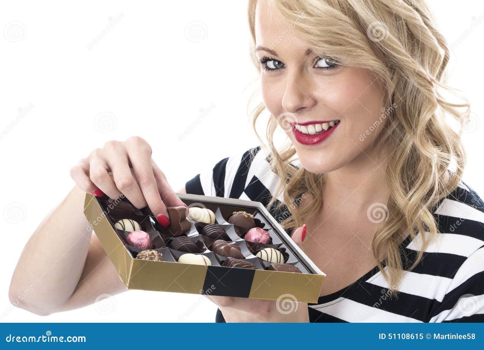 девушка ест желе. девочка ест желе. катя и макс сладости. макс и катя конфеты. мисс катя конфеты.