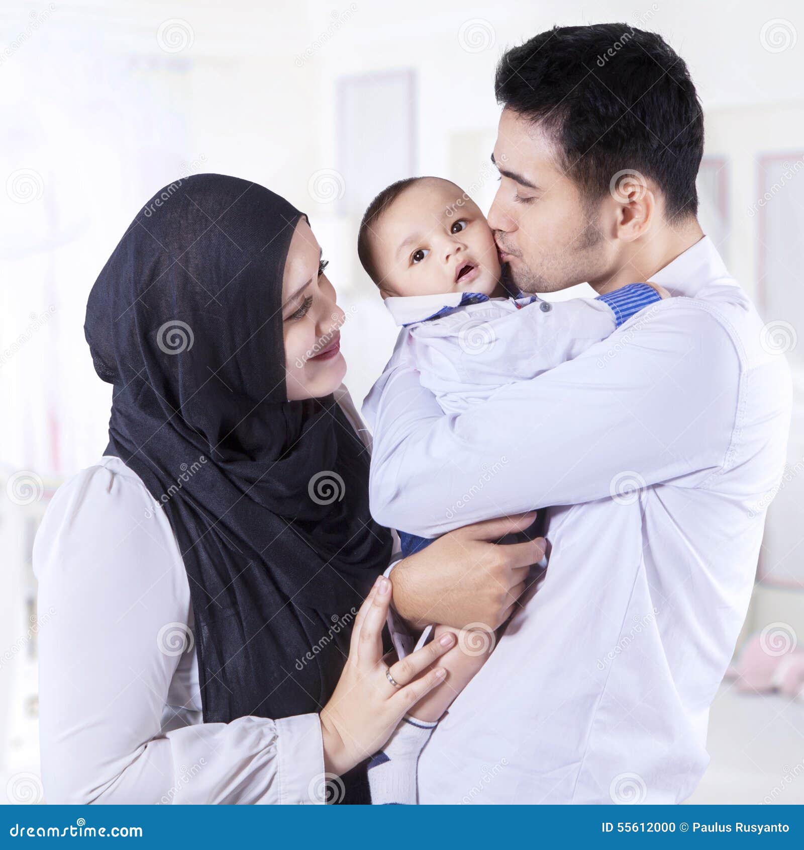 Оила даврасида. Узбеки семья. Оила даврасида. Мадина мумтоз онаси. Оила картинка.