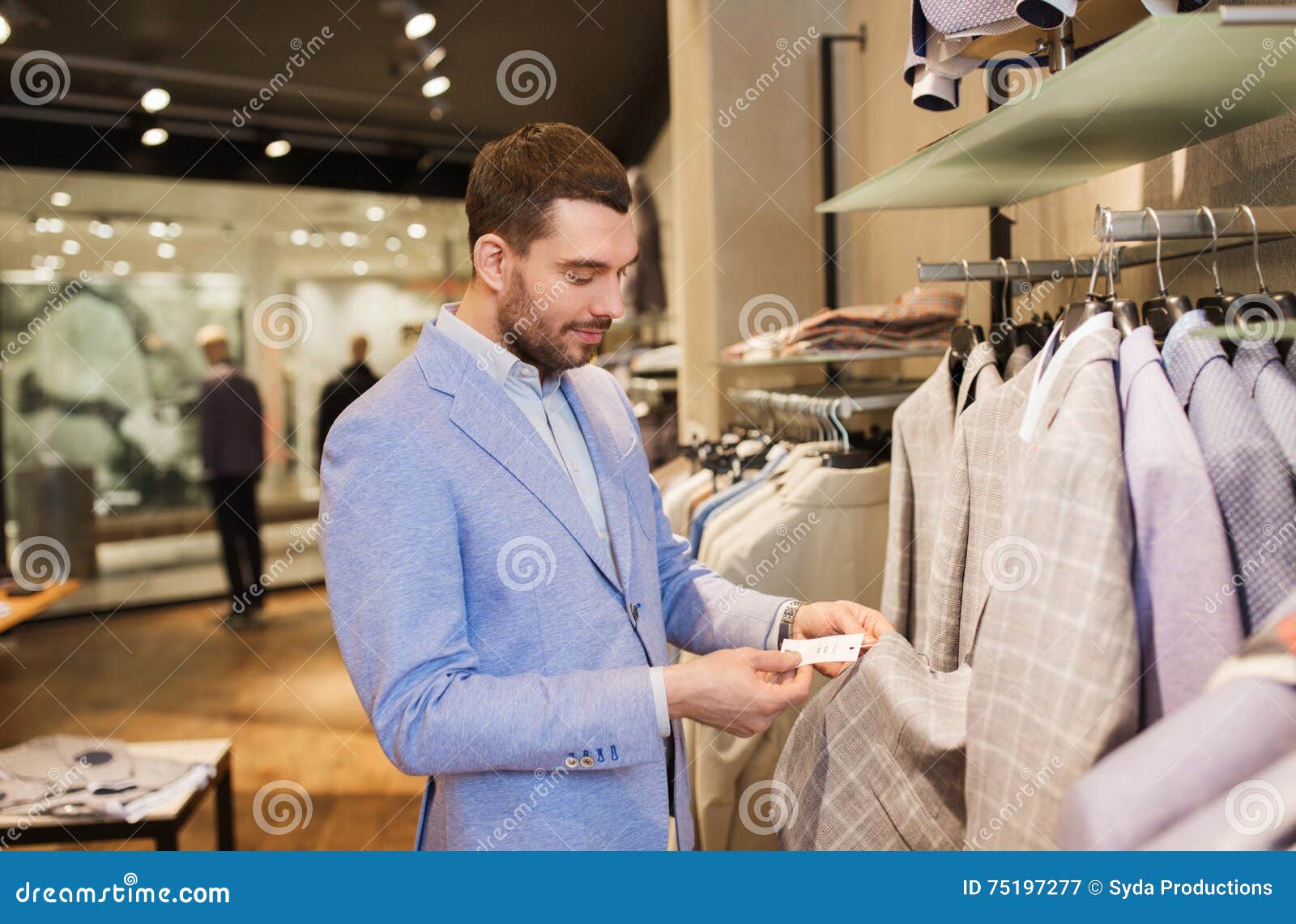 Toolor одежда. Мужчина выбирает одежду. Люди подбирают одежду. Change dress. Toolor одежда.