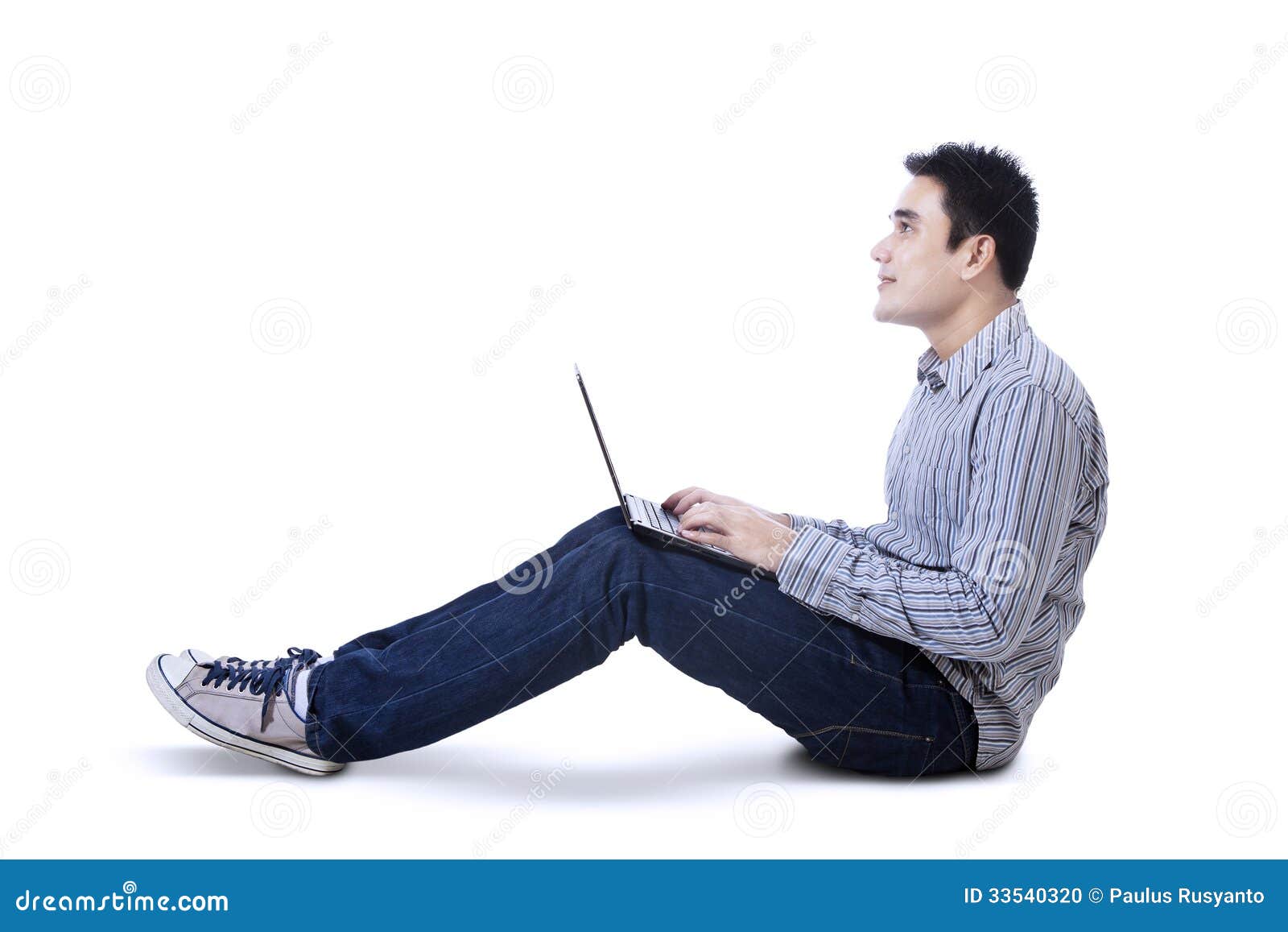 Стоковые векторные иллюстрации. Парень с ноутбуком. Человек сидит сбоку. Девушка с телефоном ночью. Человек с планшетом.