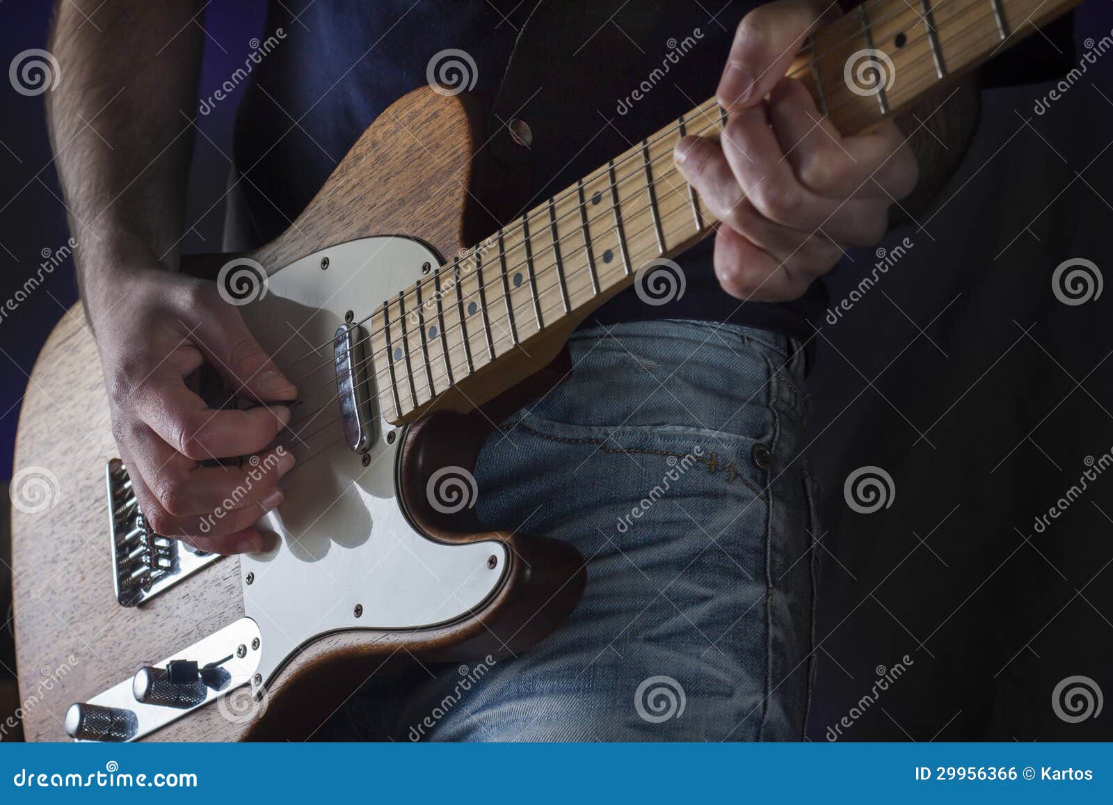 Давай сыграю на гитаре. Гитара звезда. Миронов играет на гитаре. Сысуев играет на гитаре. Мистер Буш играет на гитаре.