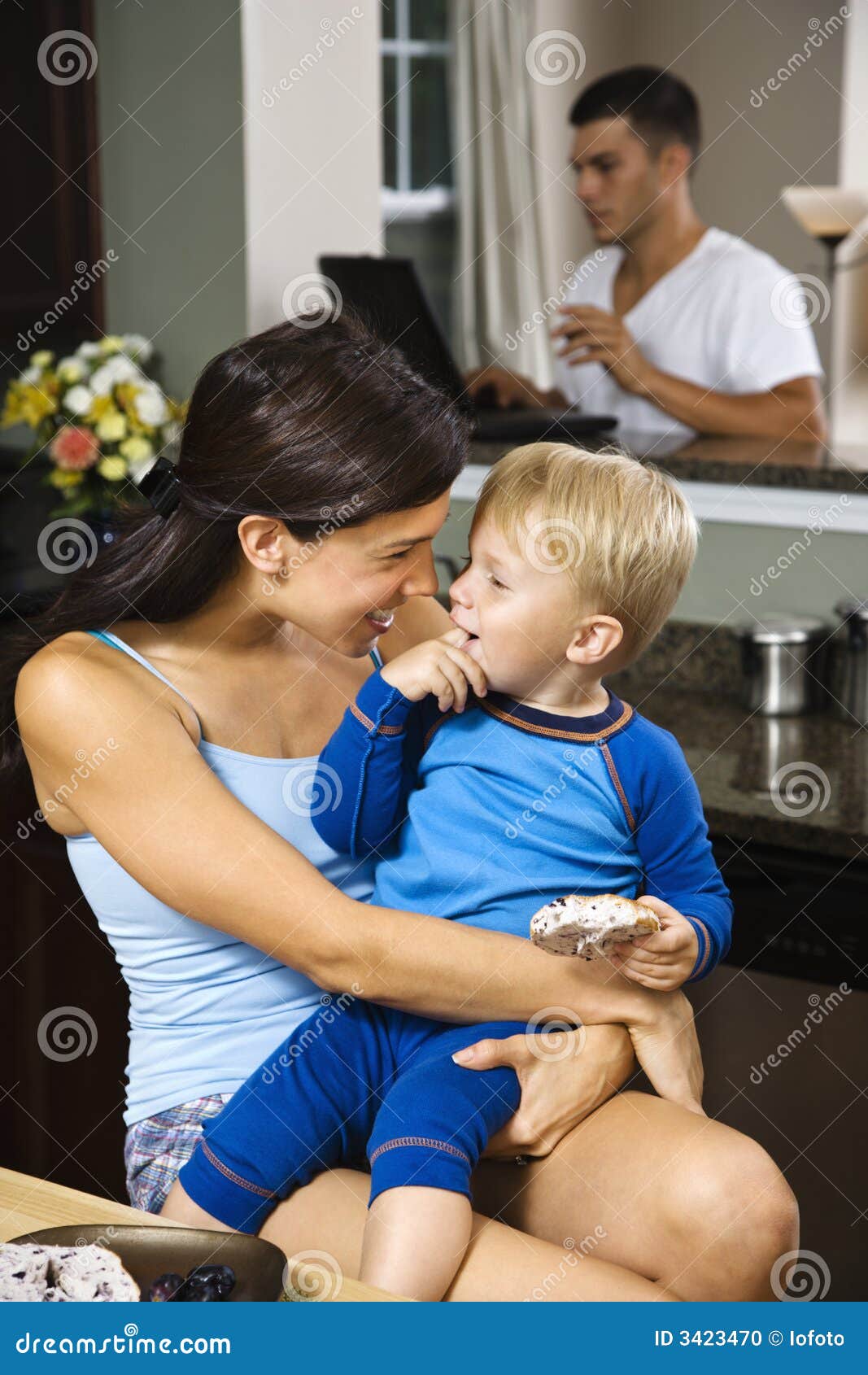 Мама переспала с собственным сыном Familia Tive