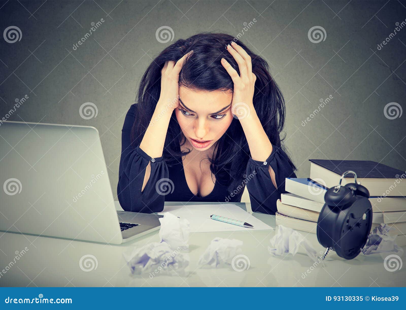 Много думаем а надо просто жить. Женщина которая очень часто прощает и очень долго терпит часто. Женщина которой слишком много. Девушка, которая слишком много знала. Уверенная красивая женщина.