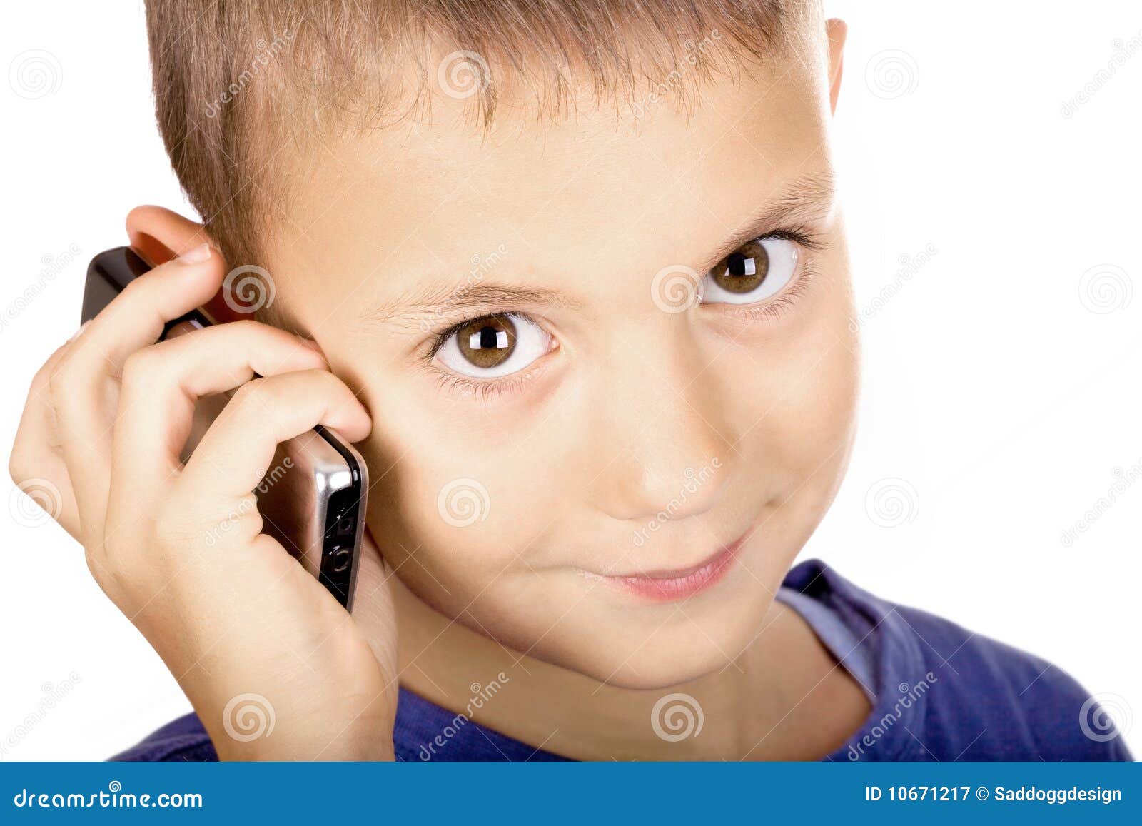 Включи телефон мальчик. Мальчик с телефоном в руке. Папа мальчик с телефоном. Картинка новый телефон у мальчика. Колючка мальчик с телефоном.