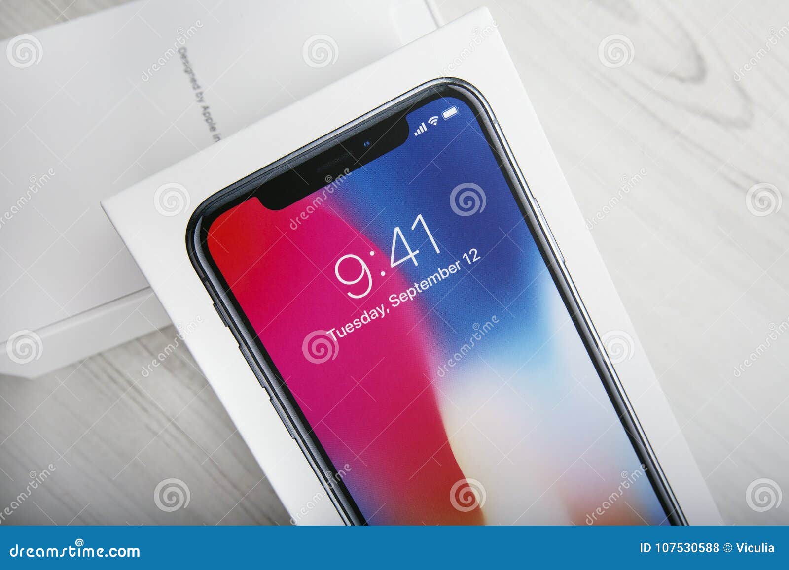 ТЕЛЬ-АВИВ, ИЗРАИЛЬ - 23-ЬЕ НОЯБРЯ 2017: Телефон Iphone X умный Самый  последний мобильный телефон Яблока Iphone 10 Иллюстративная Редакционное  Стоковое Фото - изображение насчитывающей иллюстративно, самомоднейше:  107530588