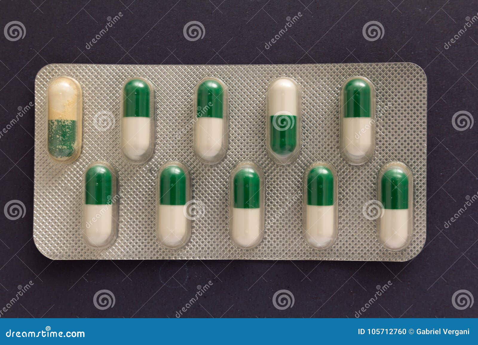 Зеленые антибиотики. Зеленые капсулы. Капсулы бело зеленые. Бело зеленые таблетки капсулы. Зеленые капсулы наркотики.