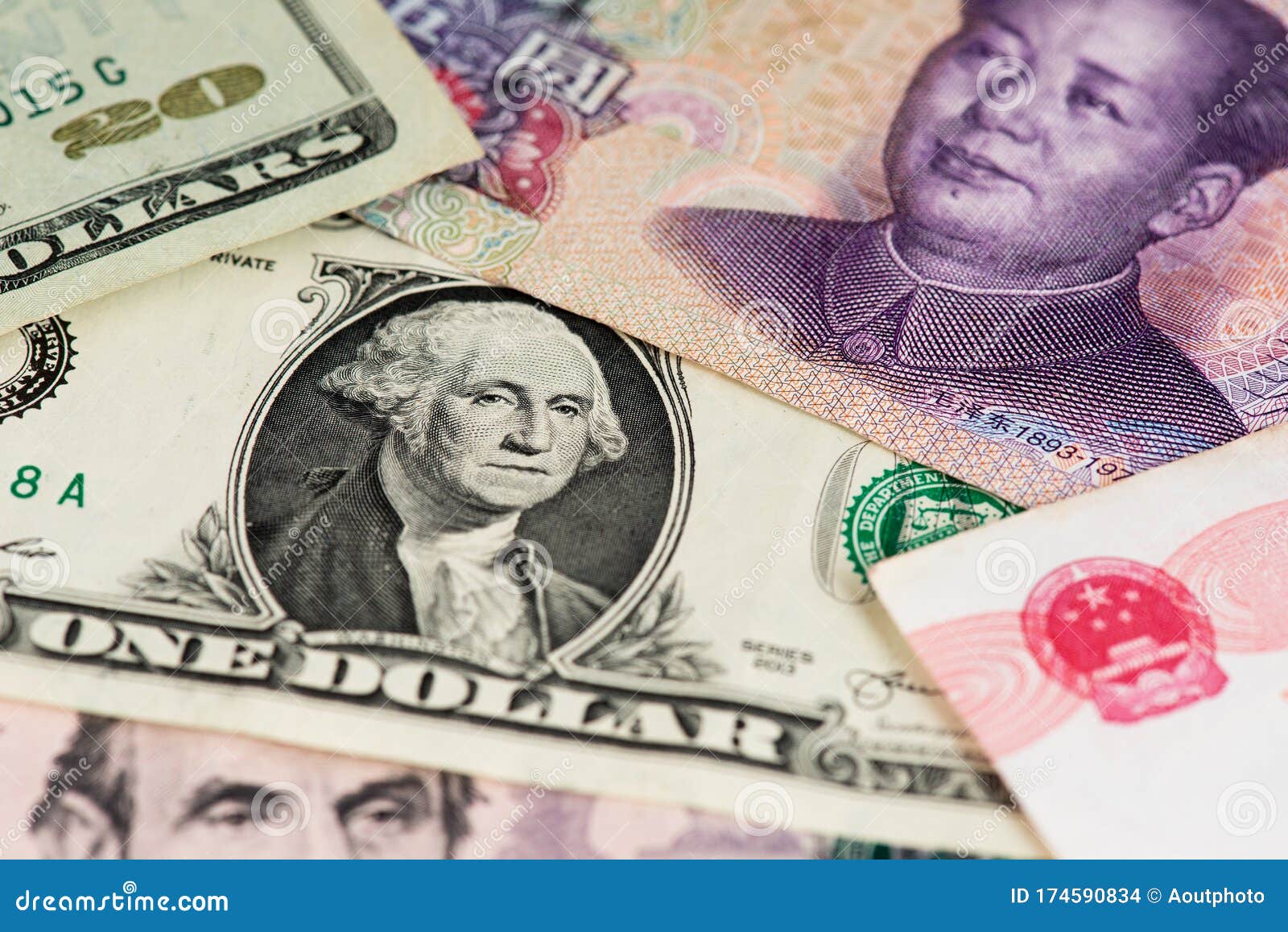 30000 долларов в юанях. Юань, доллар, США, Китай. Юаньские купюры. Us Dollar vs Chinese Yuan. China currency vs Dollar.