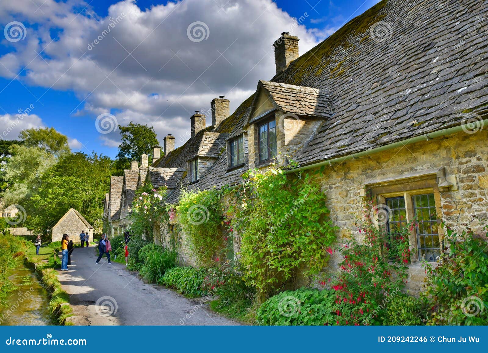 английские дома в деревне фото интерьеры