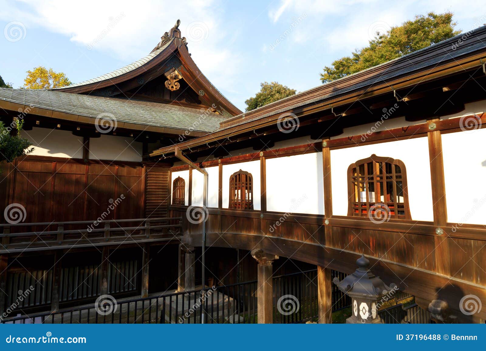 Традиционная японская архитектура Стоковое Фото - изображение насчитывающей  дом, зеленый: 37196488