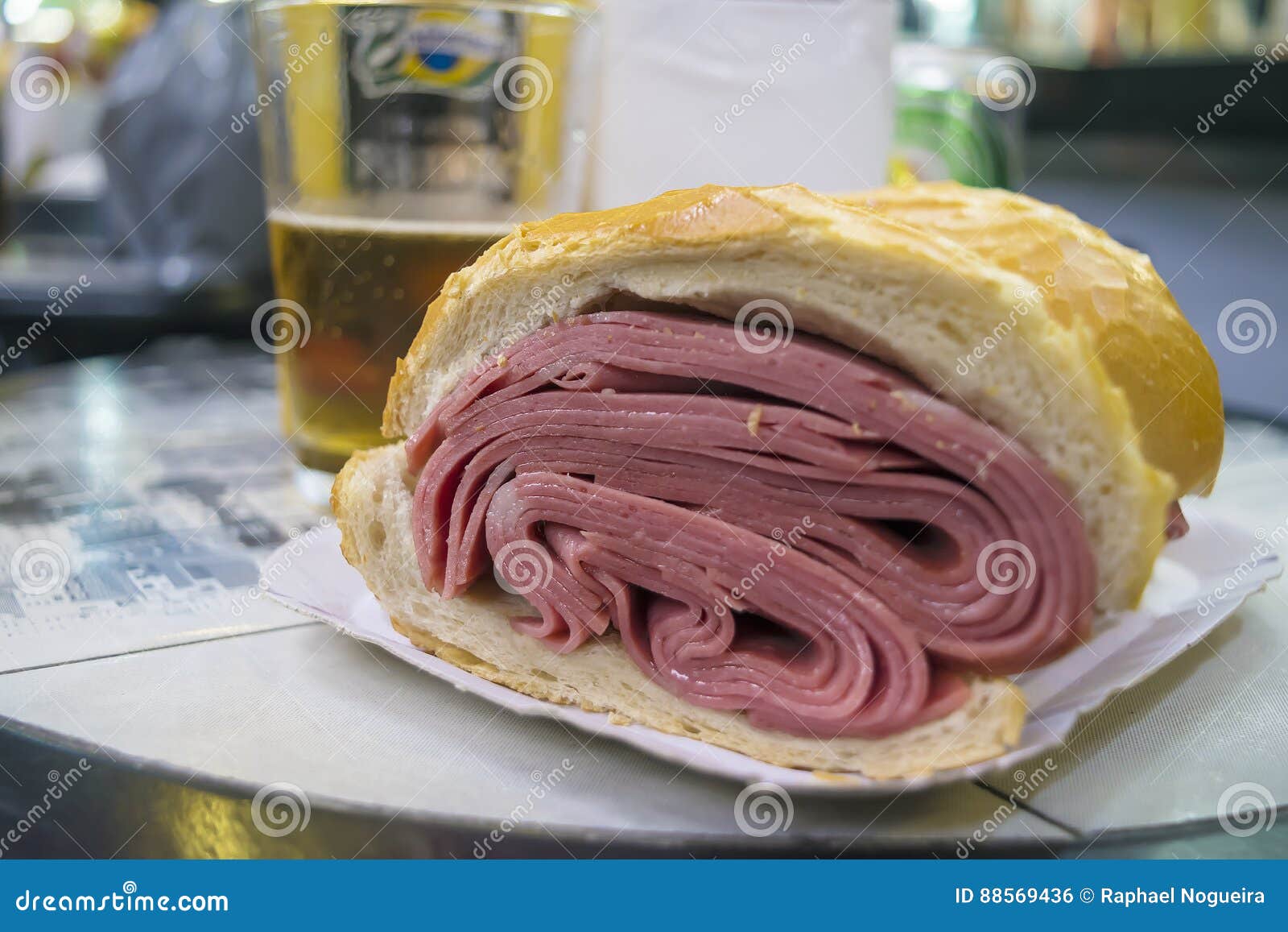 Традиционный сандвич Mortadela Сан-Паулу, Бразилии Стоковое Фото -  изображение насчитывающей завтраки, пауло: 88569436