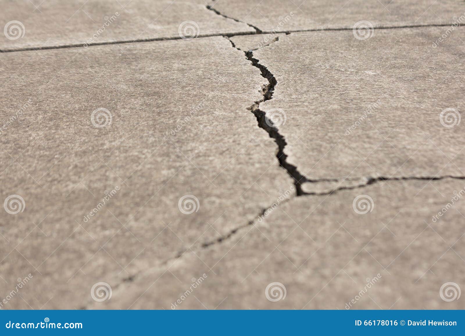 Чем заделать трещины в бетоне на улице