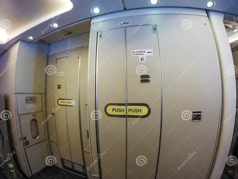 Туалет в Боинге 737