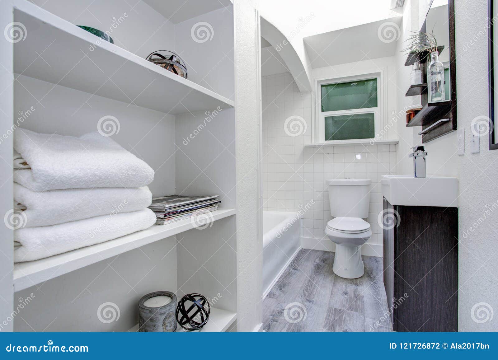 Ванная Комната С Полками Фото