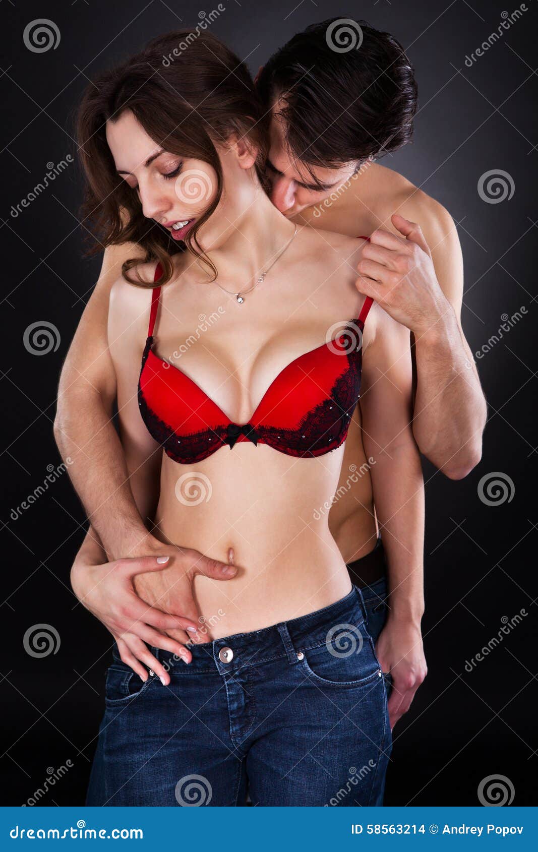 парень целует в грудь что это значит фото 101