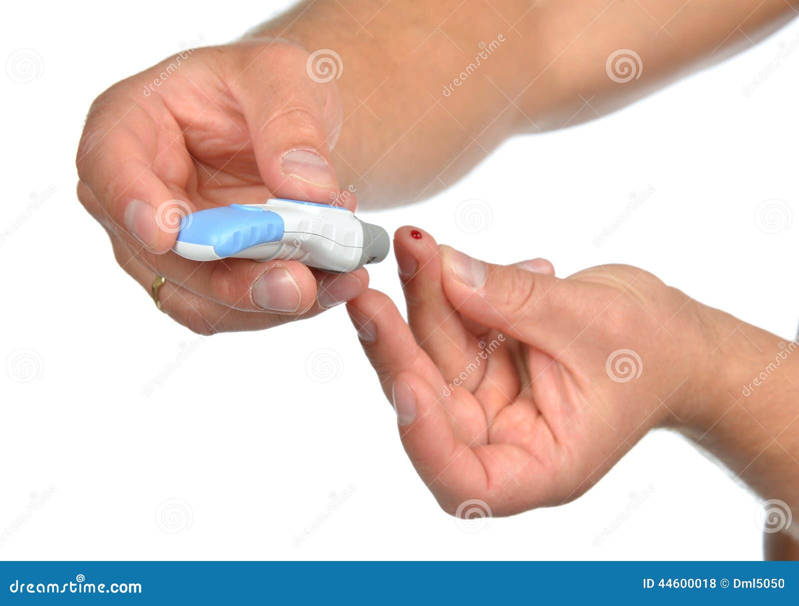 Как колоть палец. Маникюр сахарный диабет. Аппарат для укола из пальца.