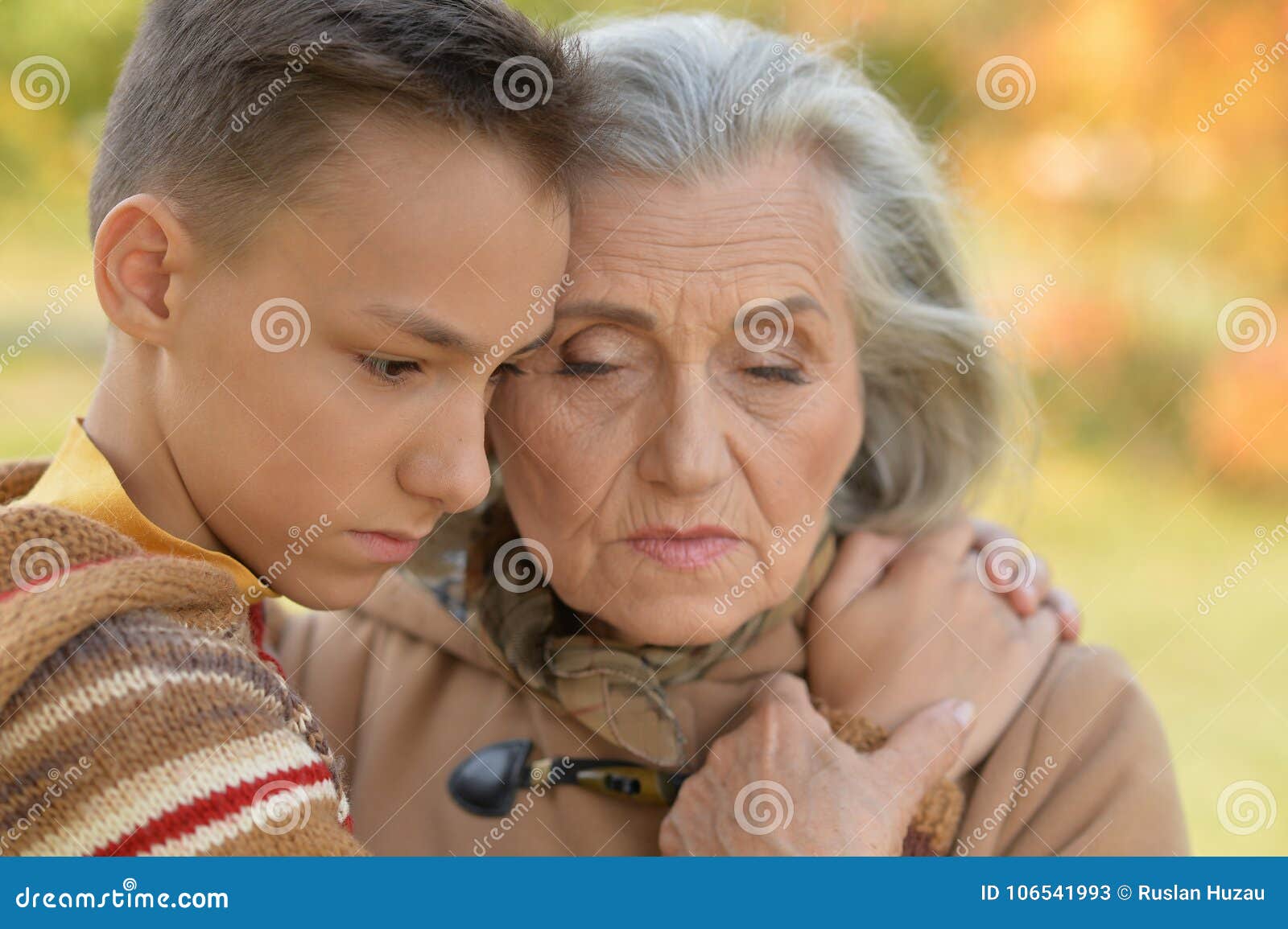 бабушку трахают дети фото 2