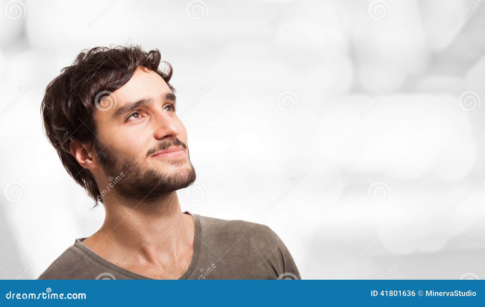 Surprised man. Are you looking for man. Парень смотрит вверх. Красивая мужская улыбка. Wood person.