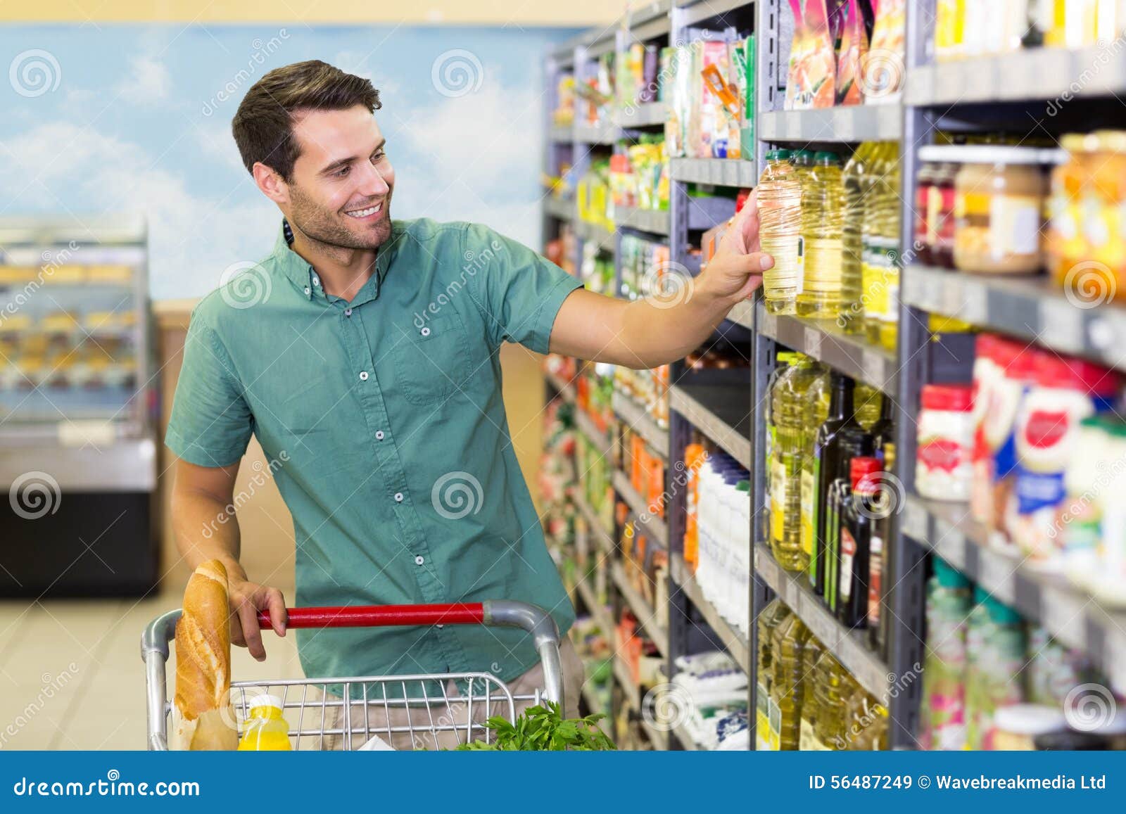 Заказывать требовать. Продавец и покупатель на рынке. Супермаркет. Люди которые предлагают товар. Мерчендайзер в строительный гипермаркет анимация.