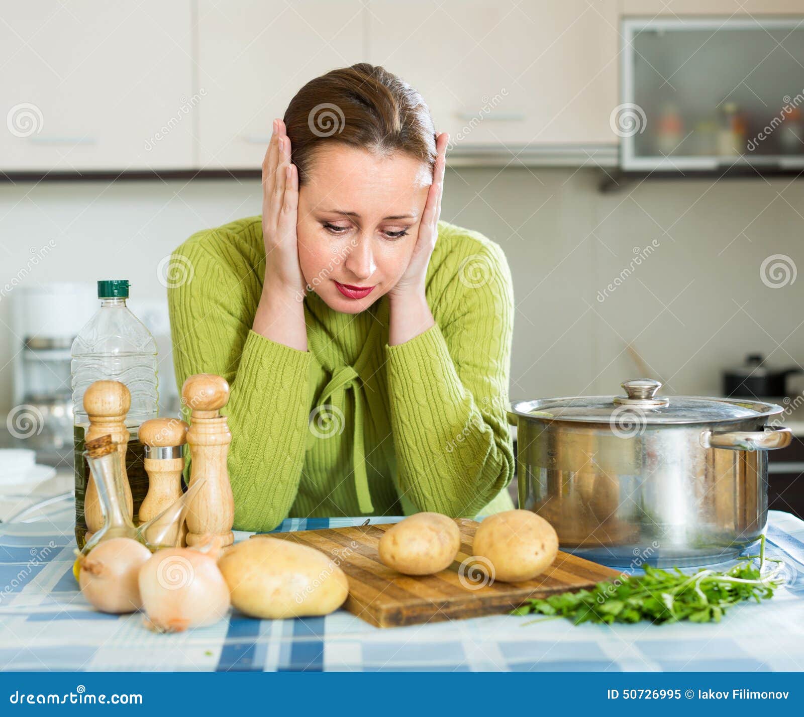 Домохозяйка На Кухне Фото