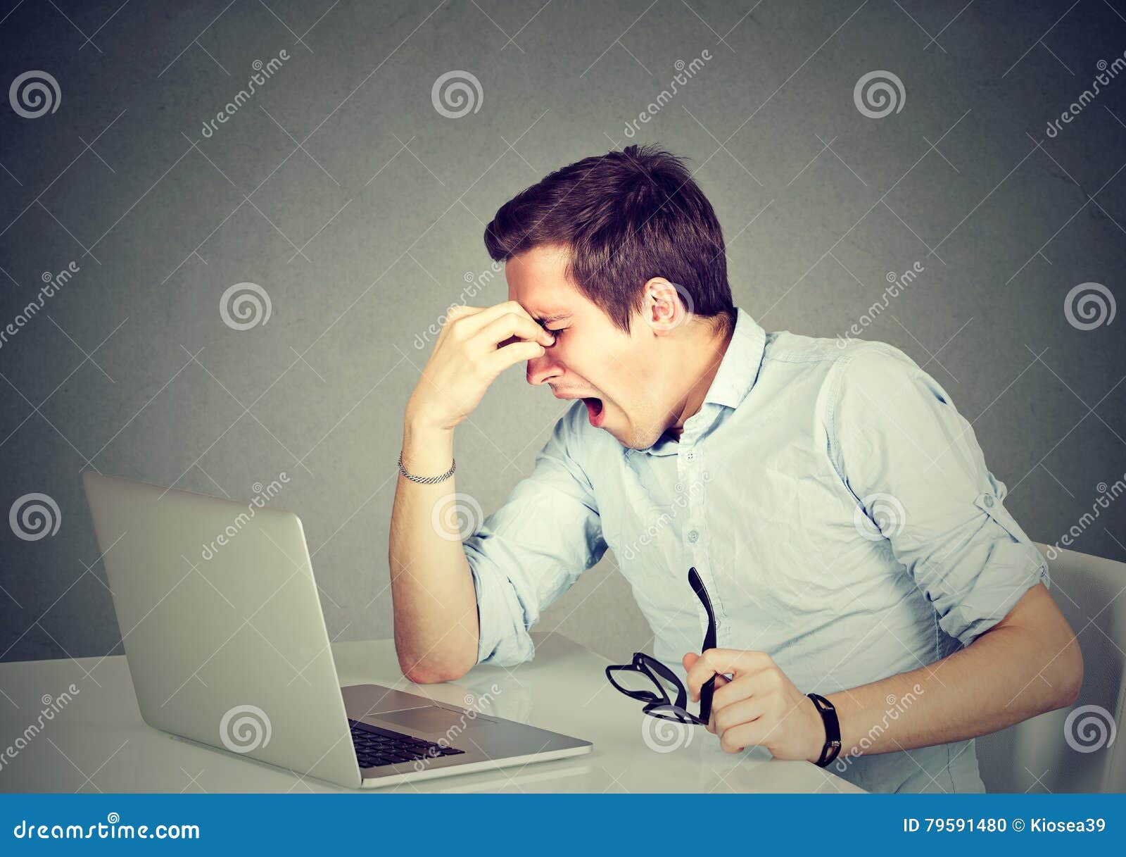 Feeling exhausted. Утомленный человек перед компьютером. Уставший парень в классике за ноутбуком. Парень перед ноутбуком снизу. Фото молодого человека сидящего перед компом уставшим взглядом.