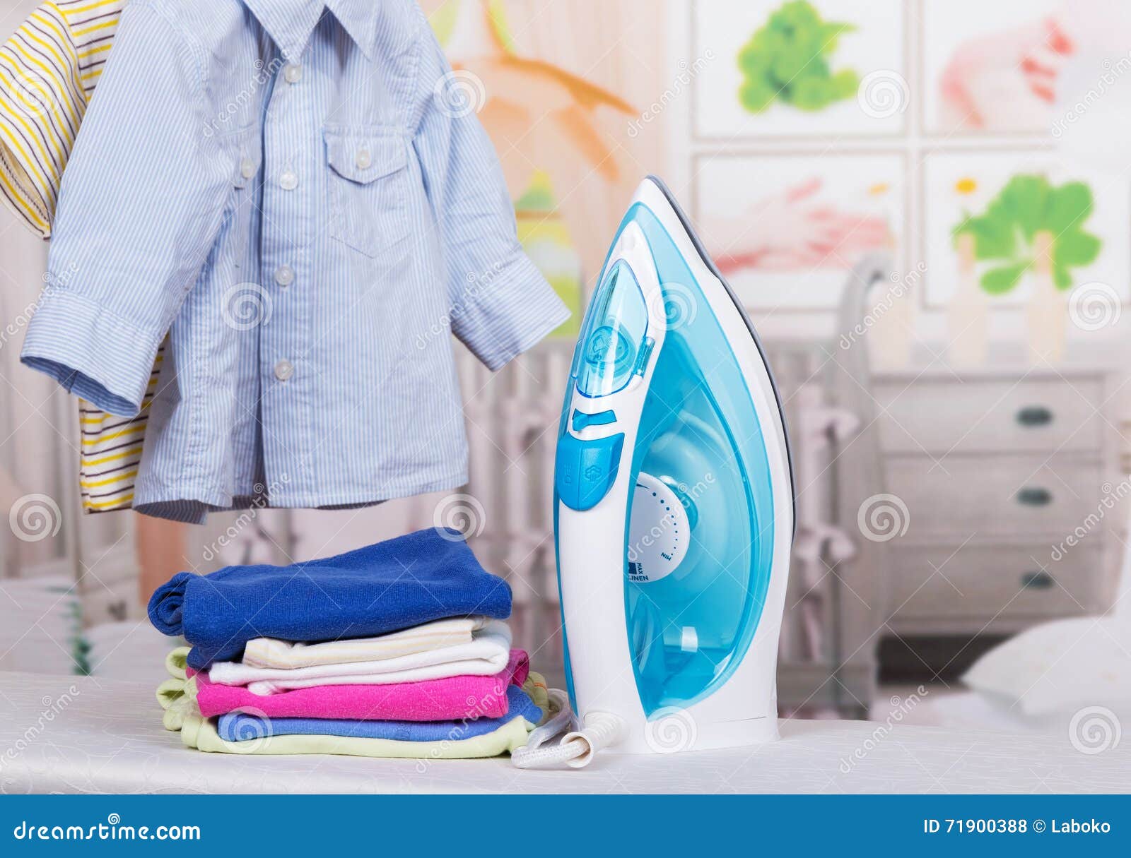 Ironing clothes with steam фото 86