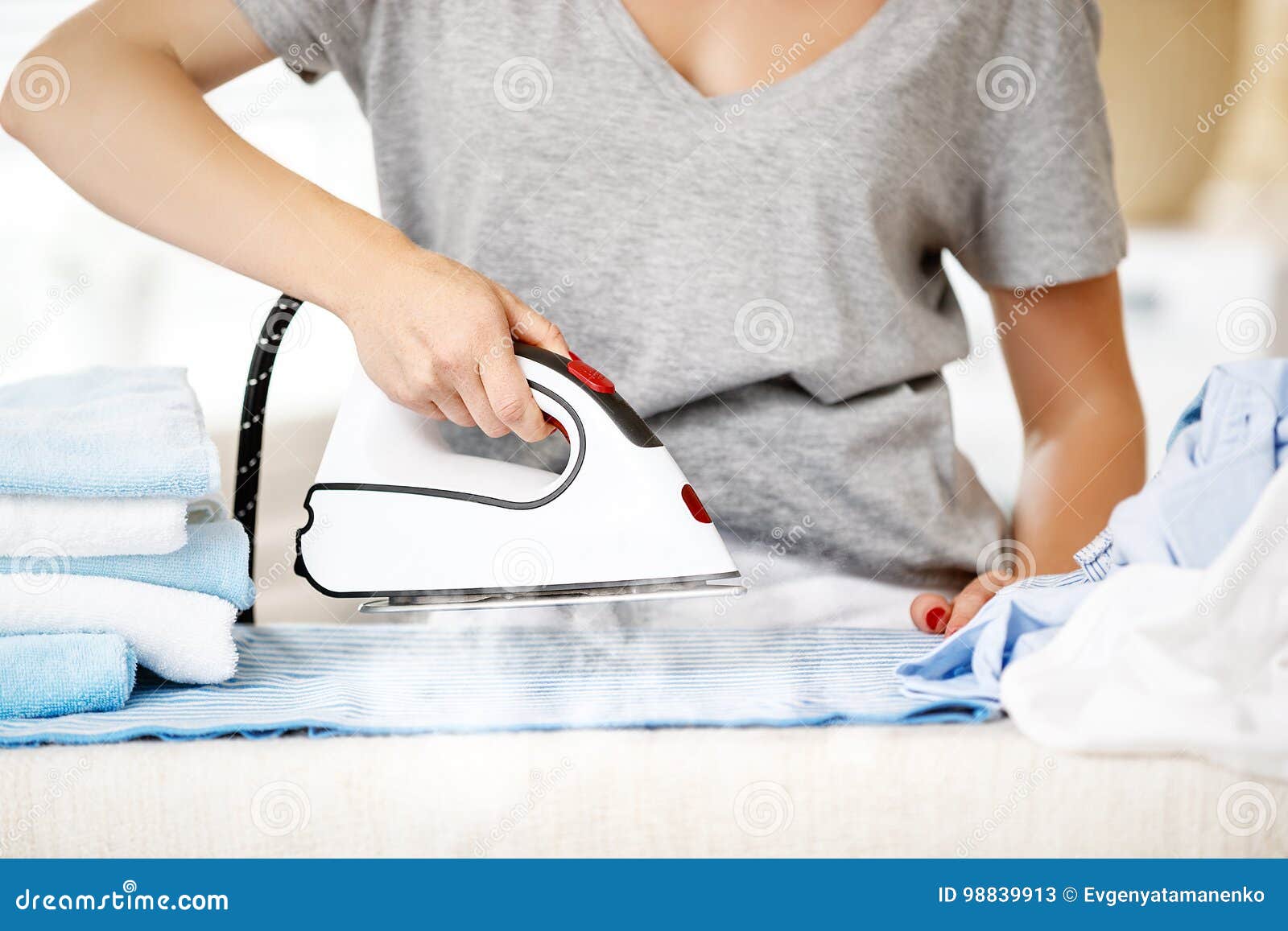 Ironing clothes with steam фото 67