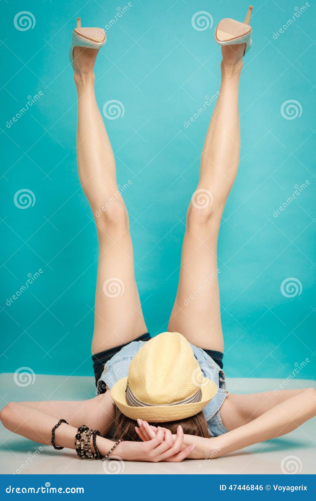 Женщины с разведенными ногами