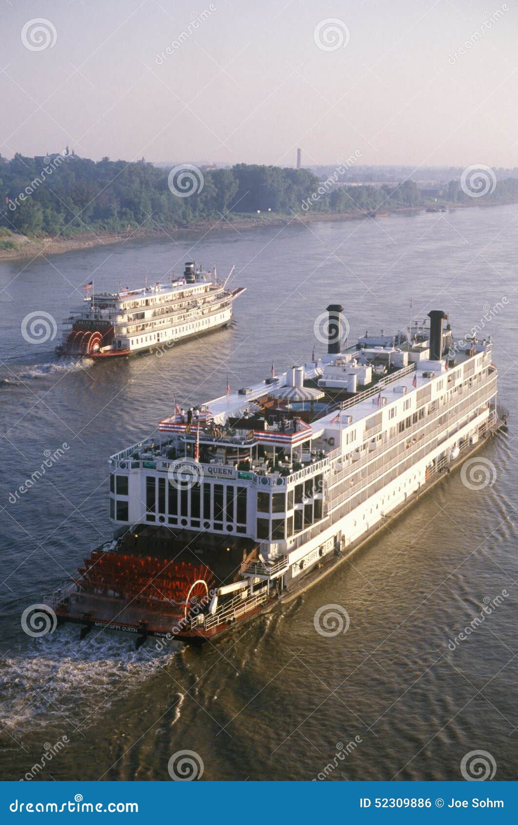 Пароход телефон. Речной пароход Миссисипи. Пароходы на реке Миссисипи. Mississippi Queen Steamboat 19 века. Теплоход Королева Миссисипи.