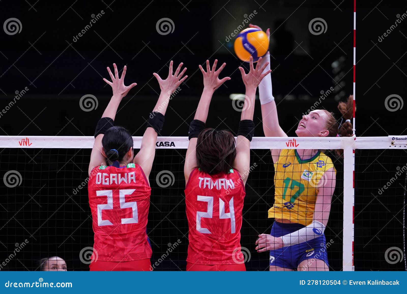 финальный матч Brazil Vs Japan Vnl в четвертьфинальном матче в туркии на  арена Редакционное Стоковое Изображение - изображение насчитывающей  окончательно, женщины: 278120504
