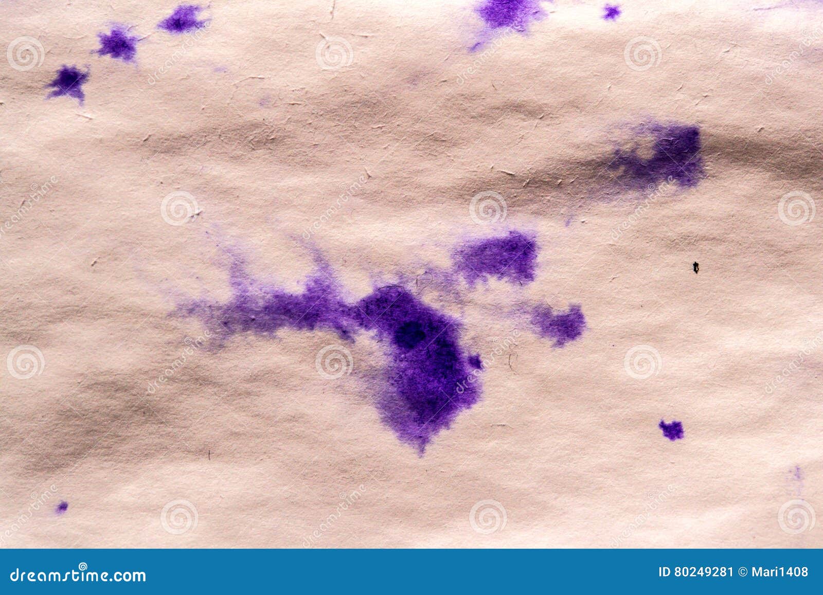 Почему на теле остаются следы. Фиолетовые чернила на бумаге. Фиолетовые мелкие пятна. Фиолетовая краска на бумаге. Фиолетовые пятнышки на теле.