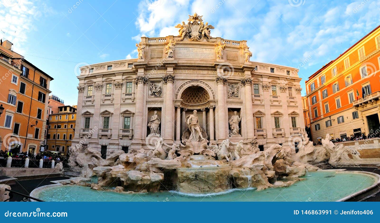 Фонтан Trevi, Рим, Италия, широкоформатный взгляд Редакционное Фото - изображение насчитывающей рома, фасад: 146863991
