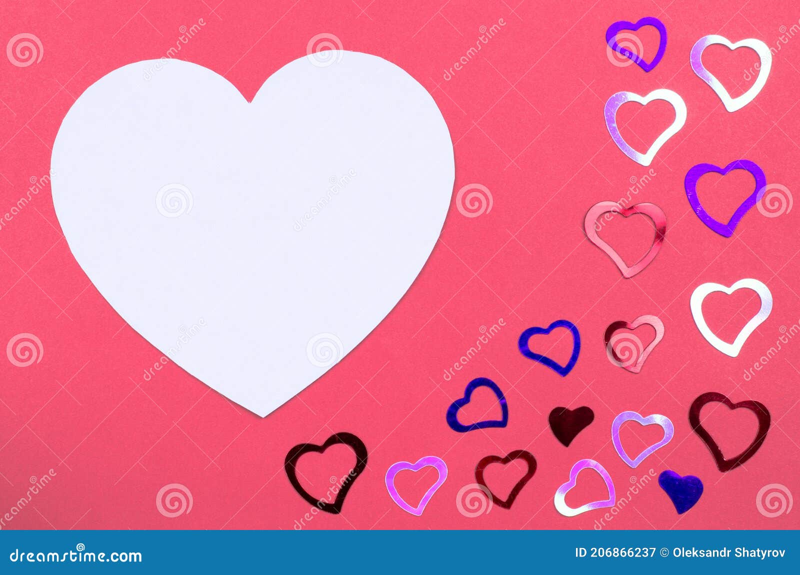 Фон дня Святого Валентина. Большое белое сердце и маленькие разноцветные  сердца Стоковое Изображение - изображение насчитывающей концепция, муха:  206866237