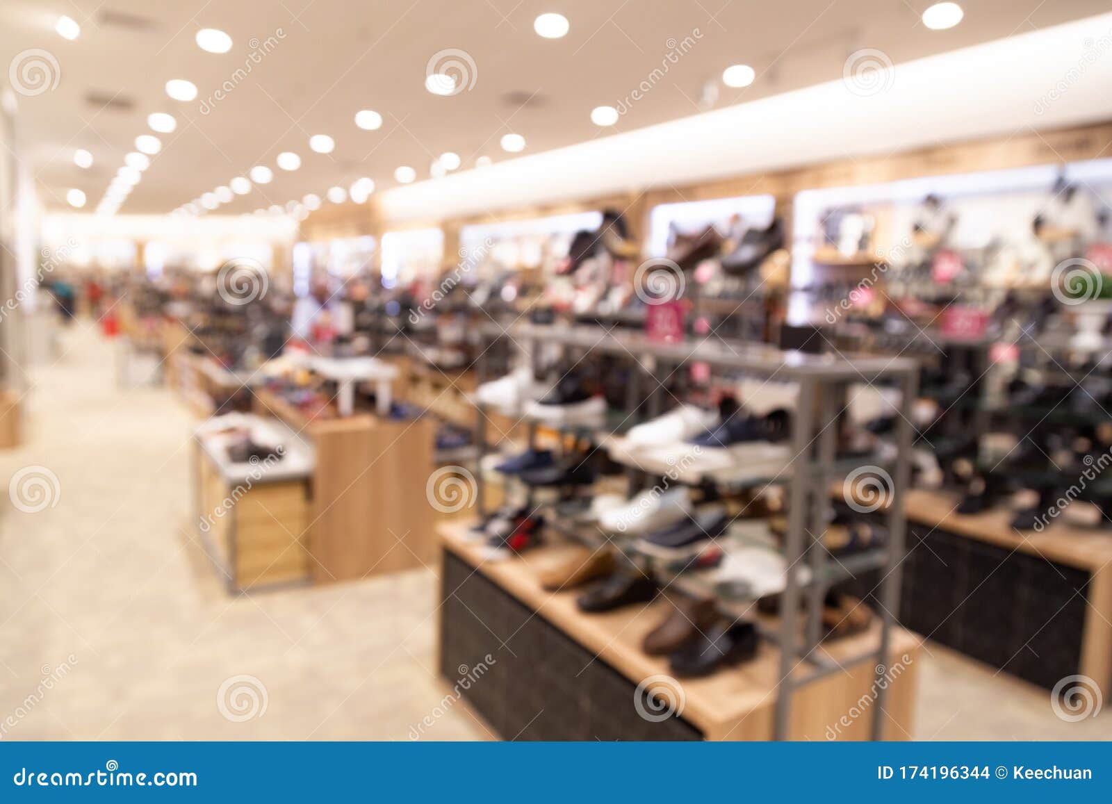 Фон размытия раздела обуви обуви розничного магазина Стоковое Фото -  изображение насчитывающей мол, покупка: 174196344