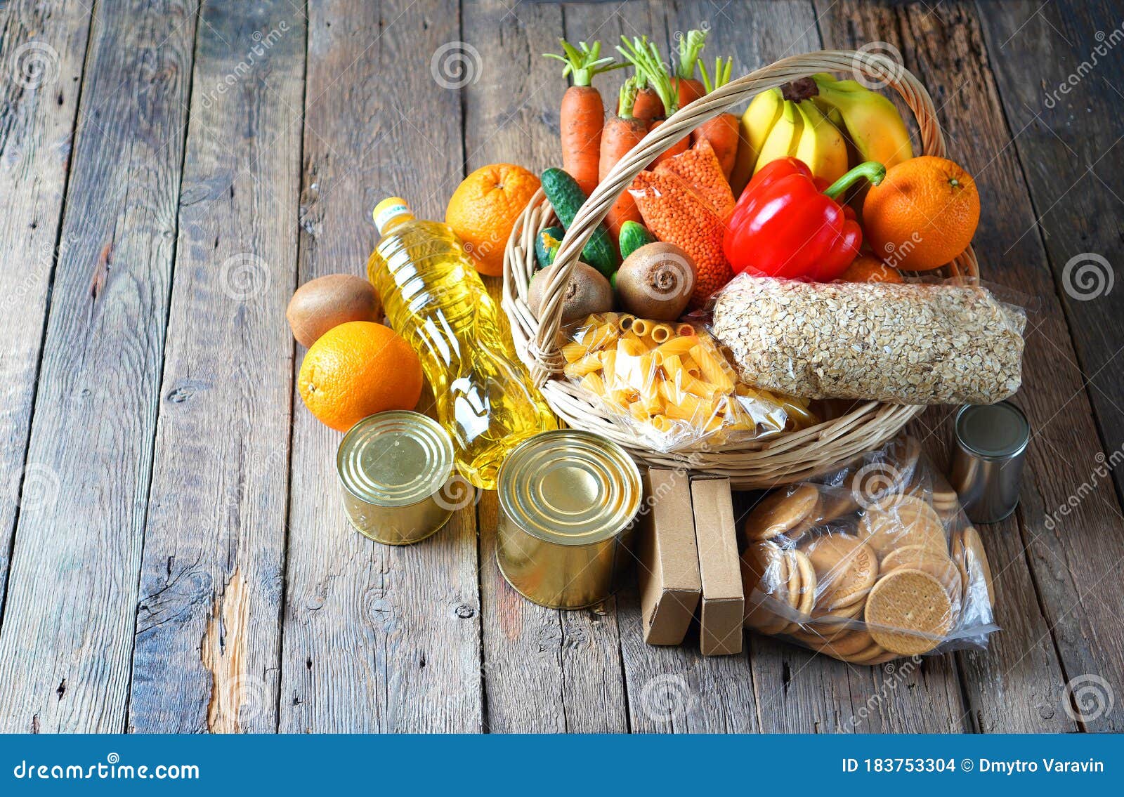 Стол с продуктами