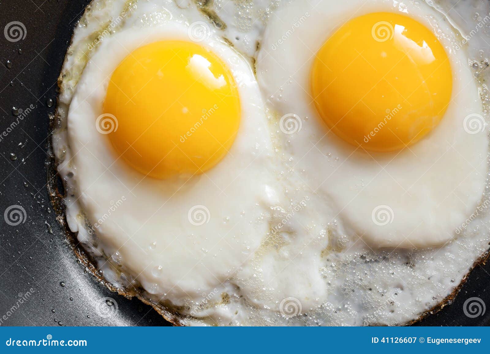 2 fried eggs look like boobs