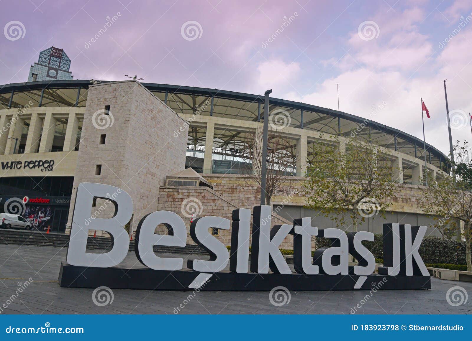 Futbolnyj Stadion Futbolnogo Kluba Arena Vodafone Dh Besiktas Sovremennyj Dlya Matcha Ligi V Turcii V Stambule Redakcionnoe Stokovoe Foto Izobrazhenie Naschityvayushej Luchshe Futbol