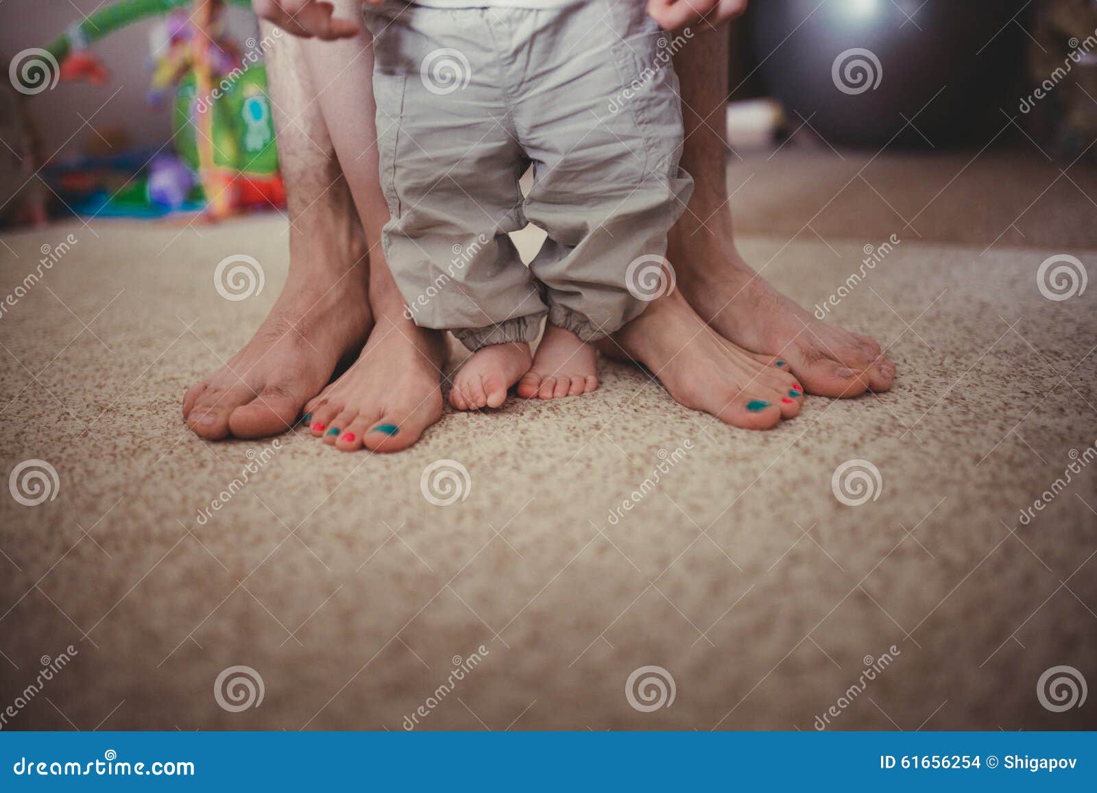 Family feet. Фото ног семьи из трех человек сверху. Barefoot Family.