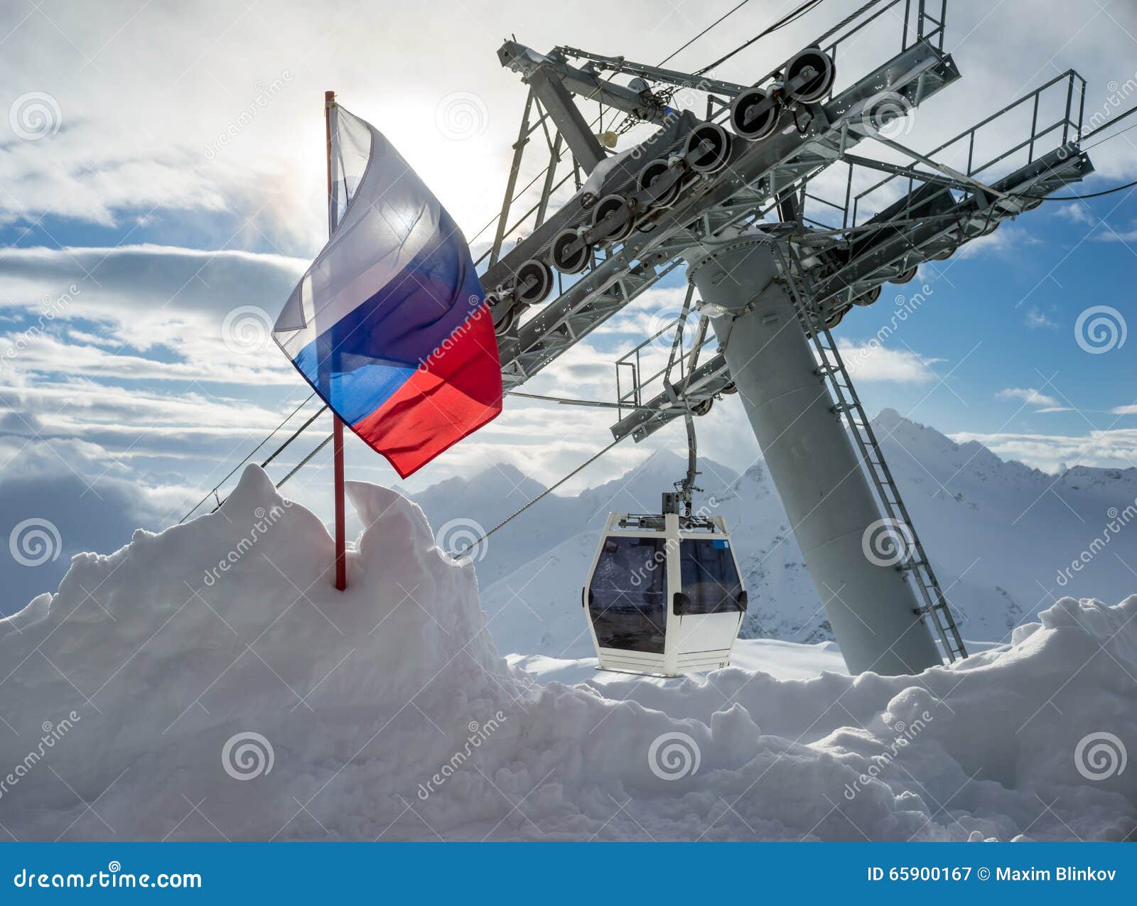Флаг РФ на Эльбрусе