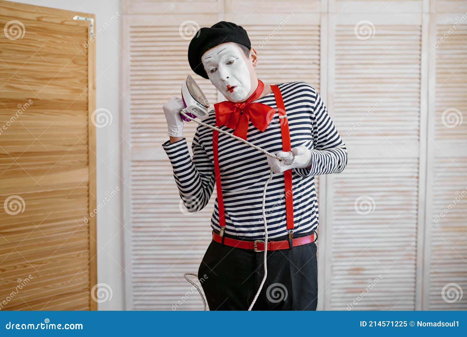 Художник Mime с комедии пародия на телефон. Стоковое Изображение -  изображение насчитывающей мем, лицево: 214571225