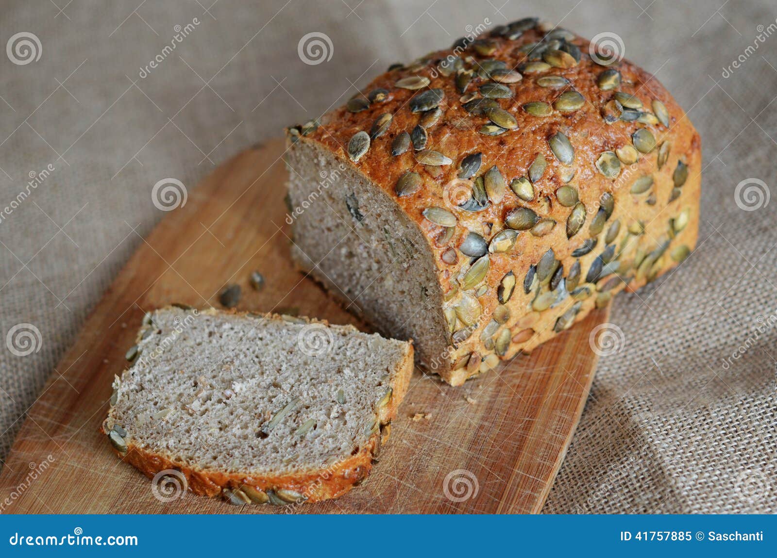 Хлеб с тыквенными семечками