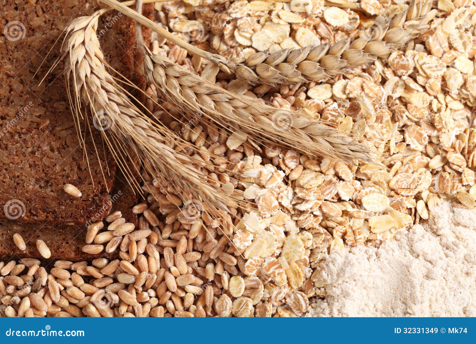 Замените пшеничные зерна. Рожь цельнозерновая. Рожь хлеб. Цельнозерновая пшеница. Рожь и ржаная мука.