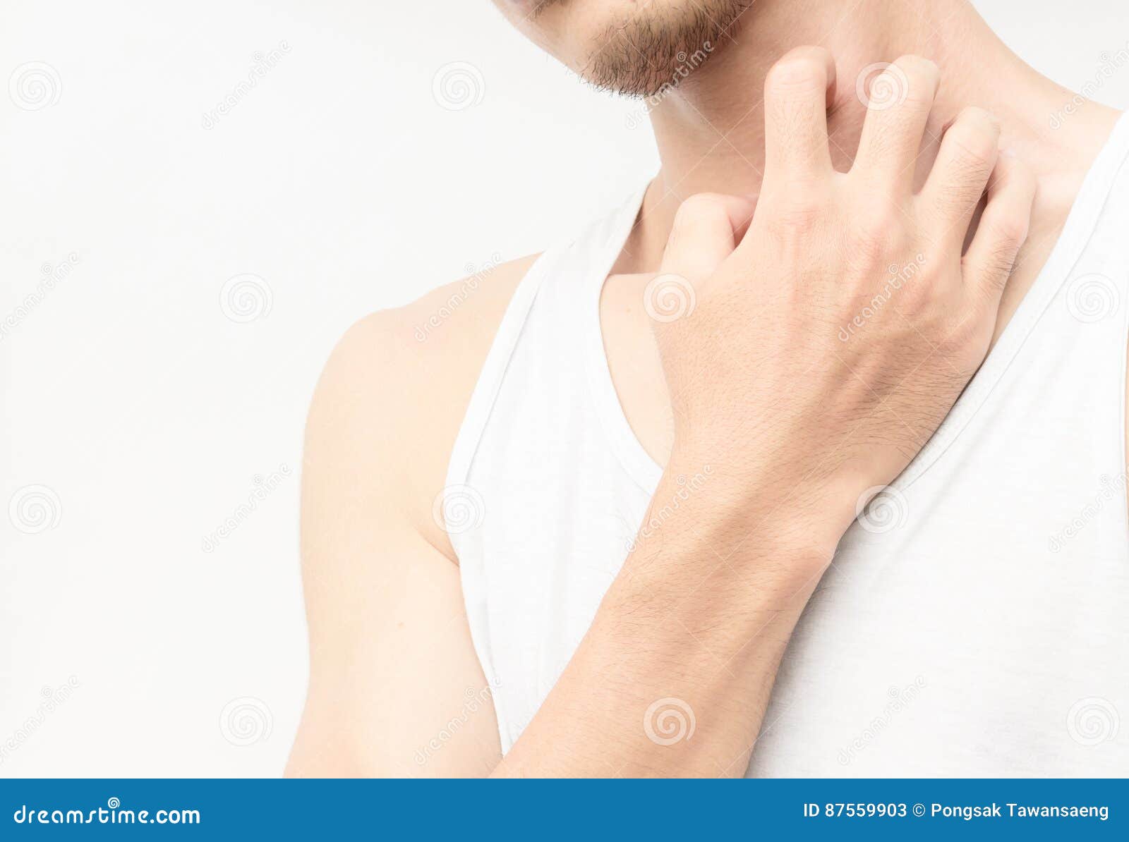 человек с руками на шее. шея женщины. мужская фотосессия руки на шее. руки на мужской голове. голова мужчины со спины.