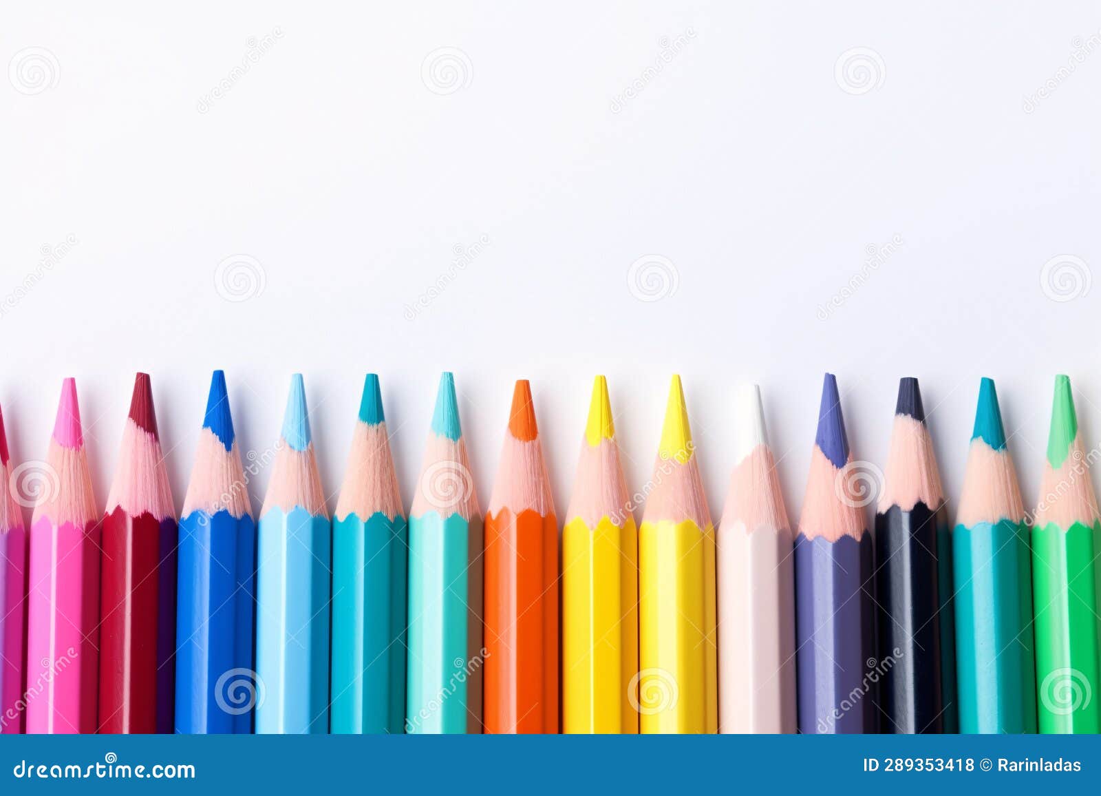 цветные карандаши на белом фоне Иллюстрация штока - иллюстрации  насчитывающей генеративно, яркое: 289353418
