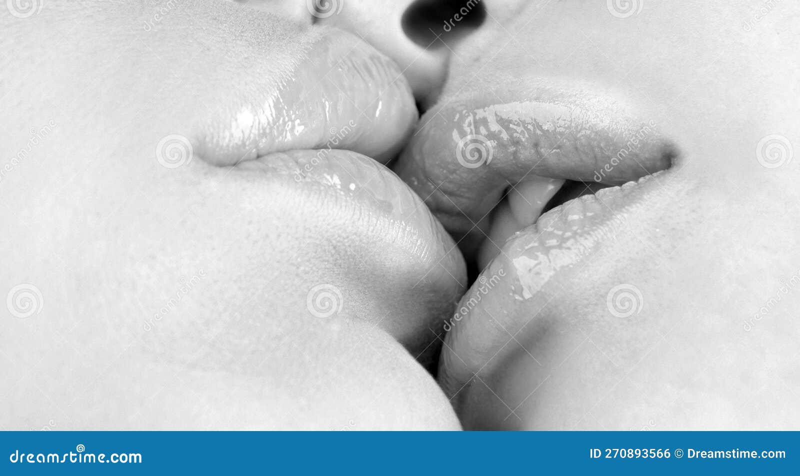 целоваться. сексуальные губы без макияжа. две красивые сексуальные лесбиянки влюблены. страсть и чувственный поцелуй Стоковое Фото - изображение насчитывающей насладитесь, мило: 270893566