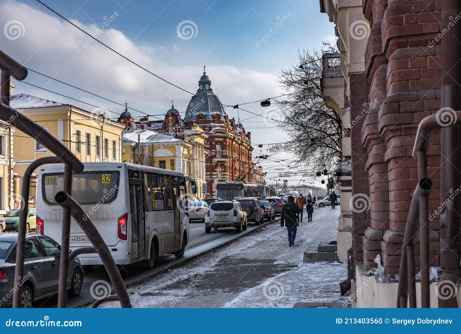 Центральная часть города Томска проспект ленина Редакционное Изображение -  изображение насчитывающей перемещение, строя: 213403560